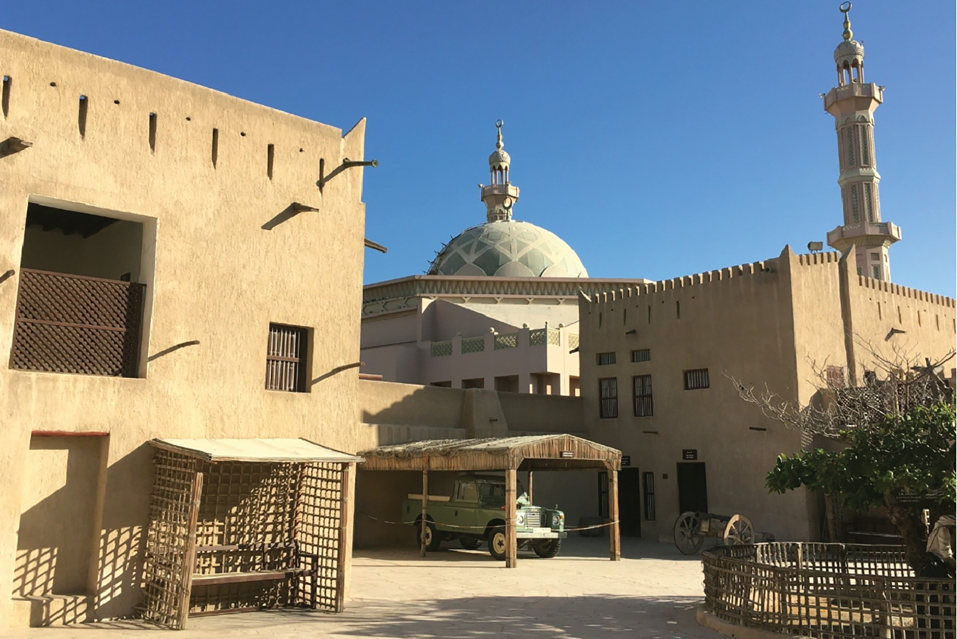 Hatta Mountain Tour - professional tour guide